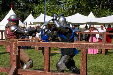 Ortaçağ şövalyelerinin turnuvası.