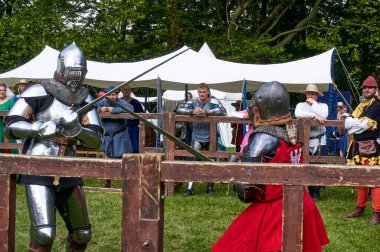 Ortaçağ şövalyelerinin turnuvası.