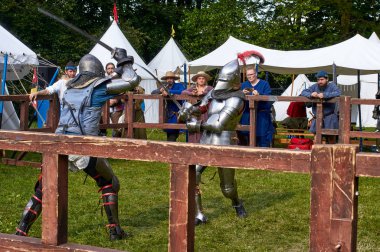 Ortaçağ şövalyelerinin turnuvası.