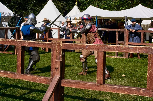 Un torneo di cavalieri medievali — Foto Stock