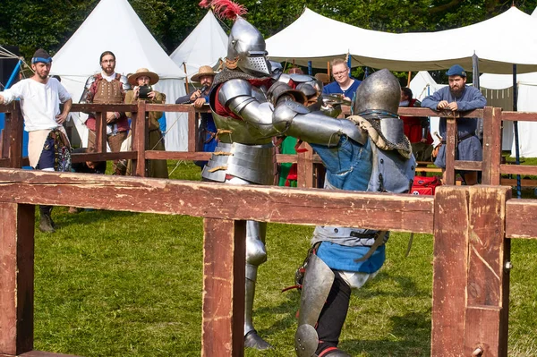 Eine Kehrtwende der mittelalterlichen Ritter — Stockfoto