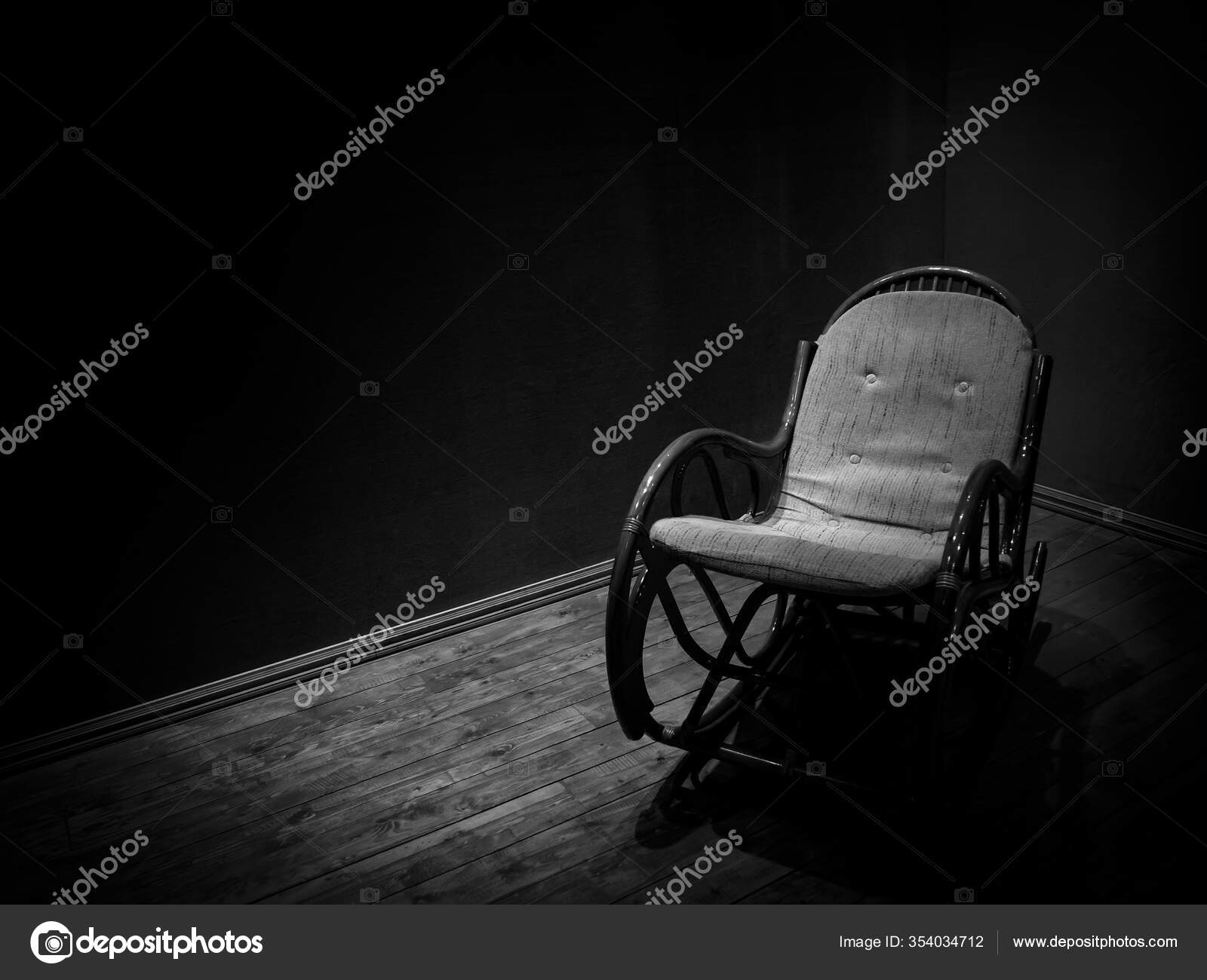 Hasır Sallanan Sandalye Boş Odada Ahşap Zeminli Monokrom