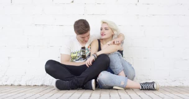 Loving young urban couple — Stock video