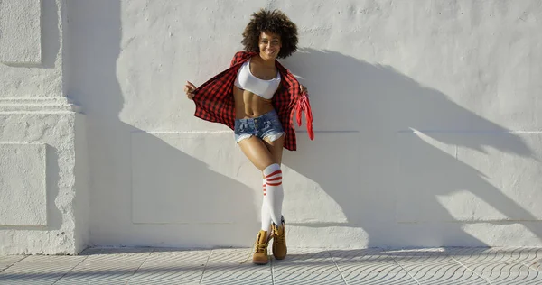 Hermosa chica afroamericana de moda — Foto de Stock