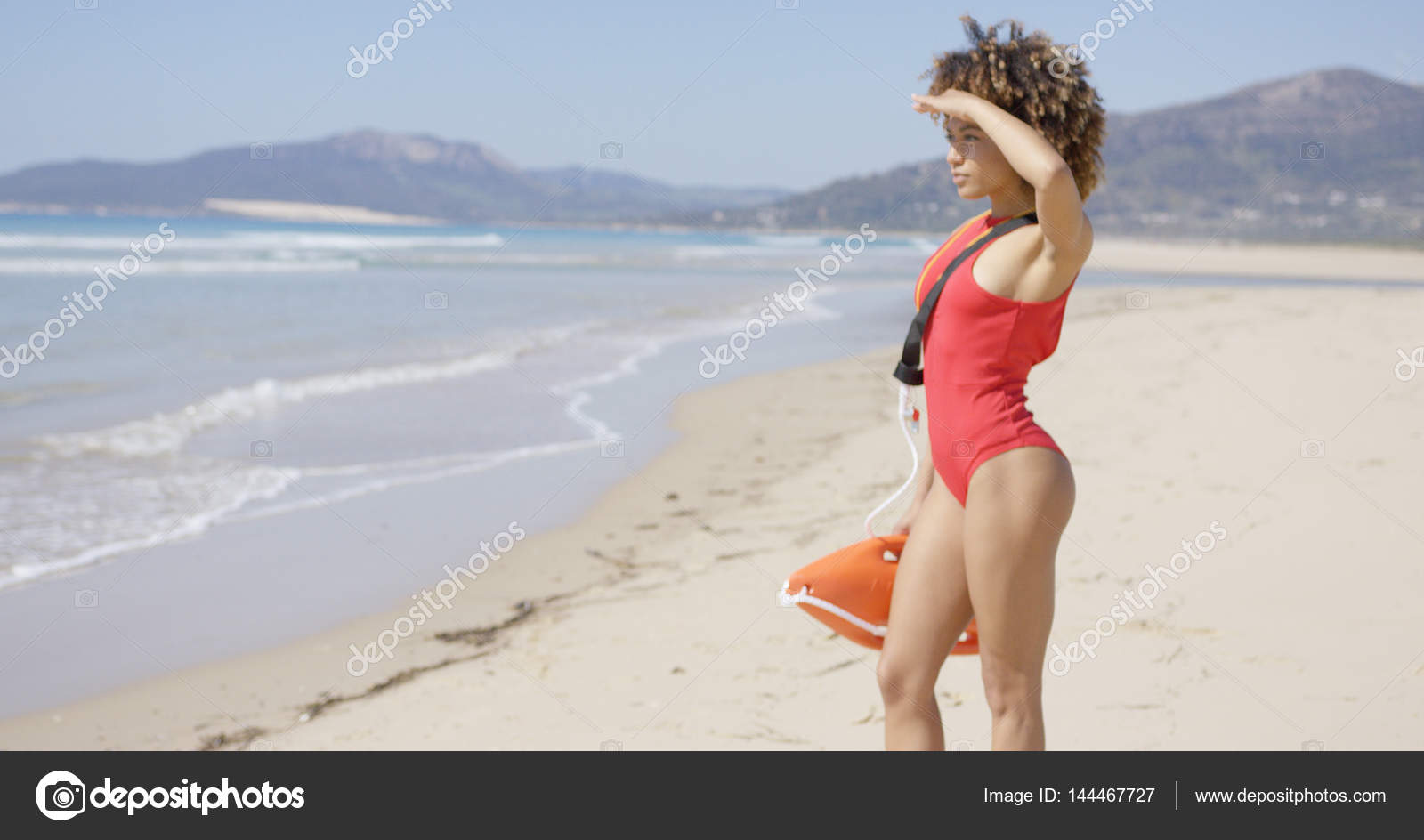 Mujer Socorrista se queja de vigilar sola 3 km la de playa...
