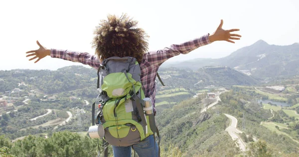 Ausdrucksstarke glückliche Reisende — Stockfoto