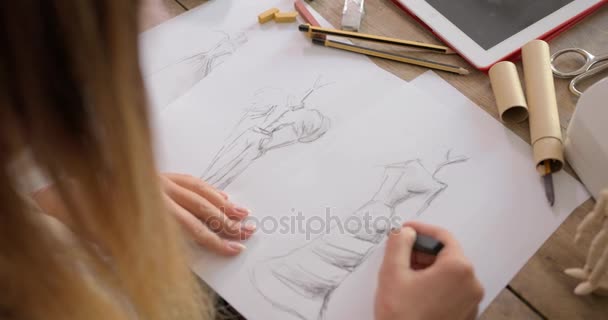 作物的裁缝绘制草图的镜头 — 图库视频影像