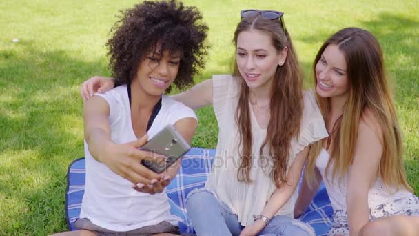 Donne selfie e divertirsi — Video Stock