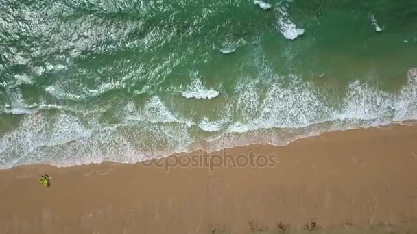 Fondo de olas y arena — Vídeo de stock