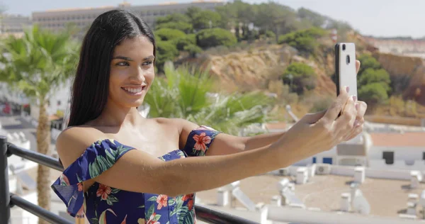 Confident model taking selfie on resort — Stock Photo, Image