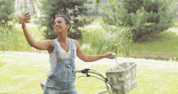 Cheerful woman taking selfie in park — Stock Photo, Image