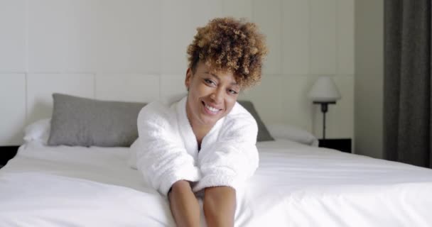 Young cheerful model on bed — Stock Video