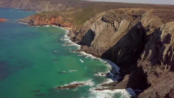 がけの多い海岸線のパノラマ — ストック動画