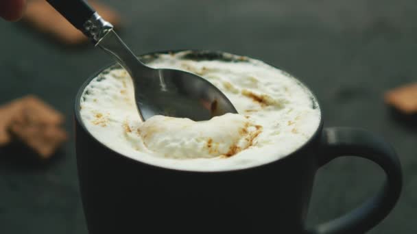 Taza de café con crema — Vídeo de stock