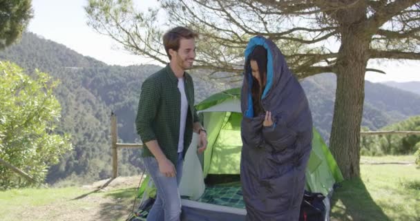 Funny tourist couple at rest — Stock Video