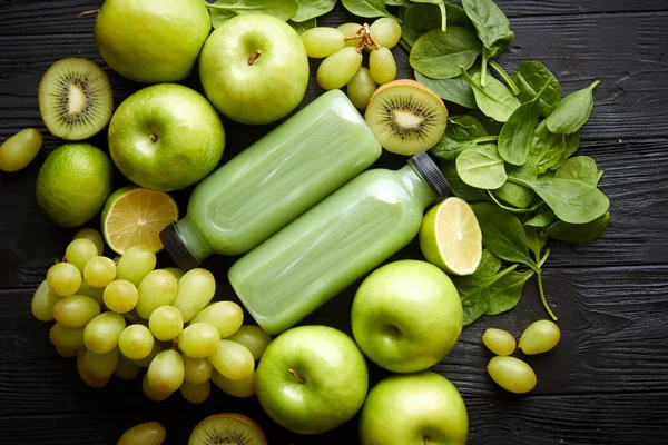 Fruits et légumes frais en couleur verte concept — Photo