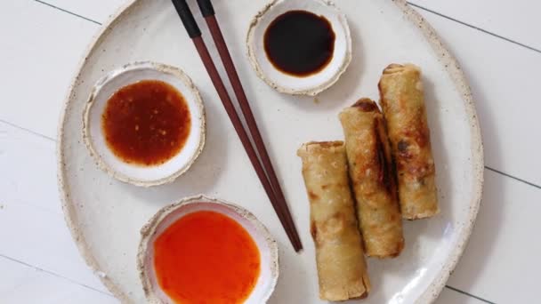 Fried Chinese Thai or Vietnamese traditional spring rolls or nems served on ceramic plate — Stock Video