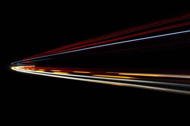 Tralight yollar tünelde ışık. Bir tünel içinde uzun pozlama fotoğraf