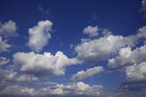 Blue sky with white clouds — Stock Photo, Image