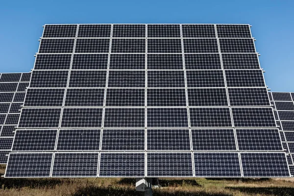 Rotary Solar Panel Ansicht Von Vorne Unten Klarer Himmel — Stockfoto