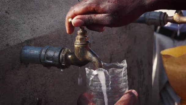 Getting water from a faucet in africa — Stock Video