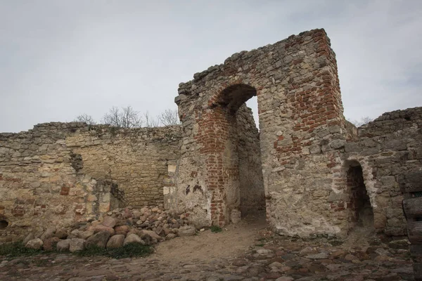 Ruiny zamku średniowiecznego — Zdjęcie stockowe