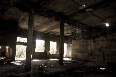 eski bir tamamen tahrip brickyard iç