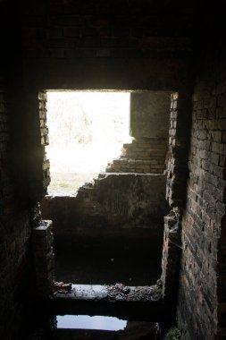 eski bir tamamen tahrip brickyard iç