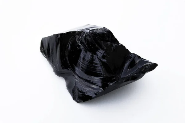 Extremo Close Mineral Obsidiana Isolado Sobre Fundo Branco — Fotografia de Stock