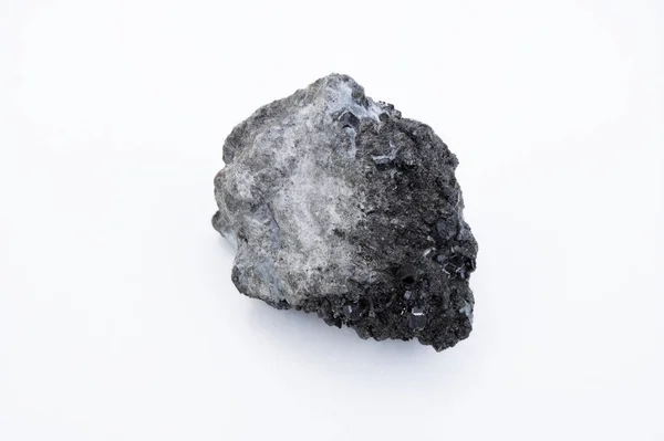 Mineral de Andradite isolado sobre branco — Fotografia de Stock