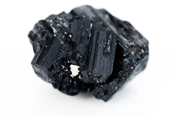 Tourmaline mineral isolerade över vita — Stockfoto