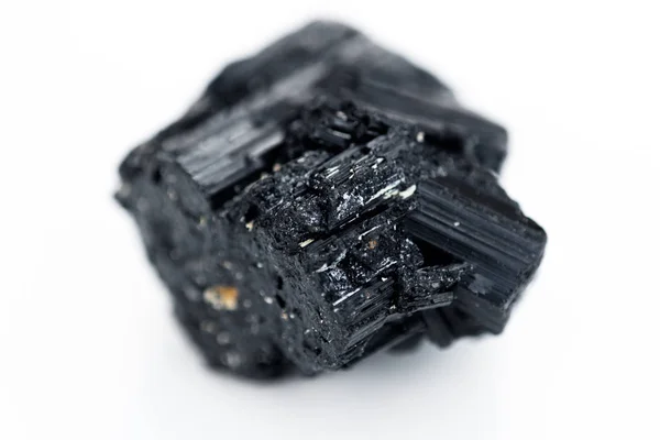 Tourmaline mineral isolerade över vita — Stockfoto