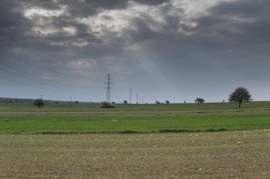 güç hatları ile alanlar