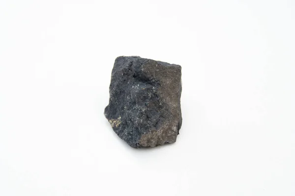 Magnetyt mineral na białym tle nad białym — Zdjęcie stockowe