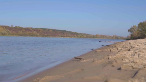 Lassított Felvétel Vistula Folyóról Lengyelországban Kazimierz Dolny Mellett Őszi Szezonban — Stock videók