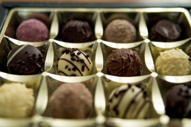 Küre çikolatalı kek.