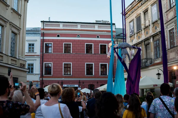 Juni 2019 Lublin Polen Fallskärmshoppning Akrobatiska Danser Med Trynitarska Torn — Stockfoto