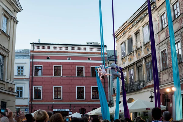 Giugno 2019 Lublino Polonia Balli Acrobatici Verso Cielo Con Torre — Foto Stock