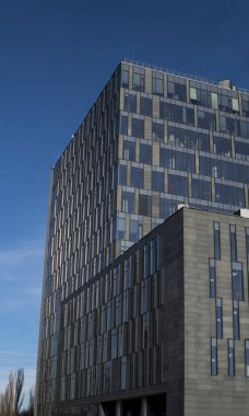 Bir gökdelen ofis binasının ayrıntıları