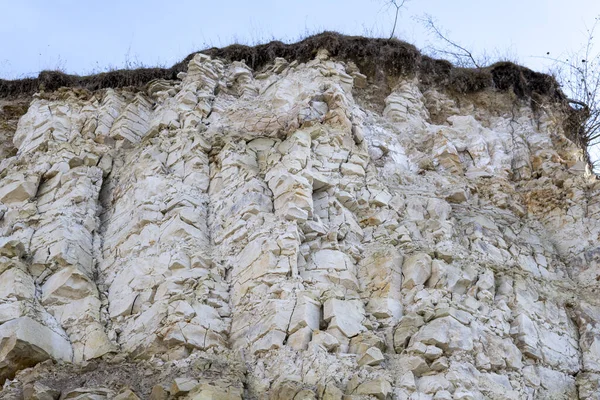 Uitmonding Van Witte Kalksteen Rotsformatie Met Steile Helling Polen Bij — Stockfoto