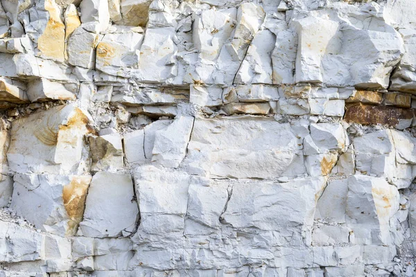 Nahaufnahme Von Aufschlüssen Von Kalksteinfelsen Mit Sichtbaren Auswirkungen Der Verwitterung — Stockfoto