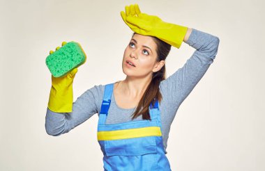 Kadın kopya alanı sünger ile Temizleme