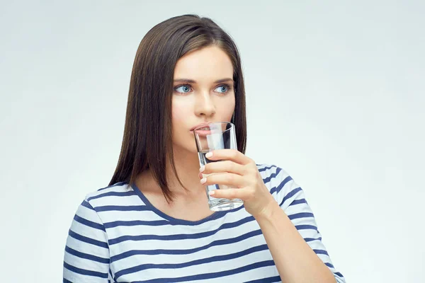Beautiful girl with long hair drinking water from glass. — Stock Photo, Image