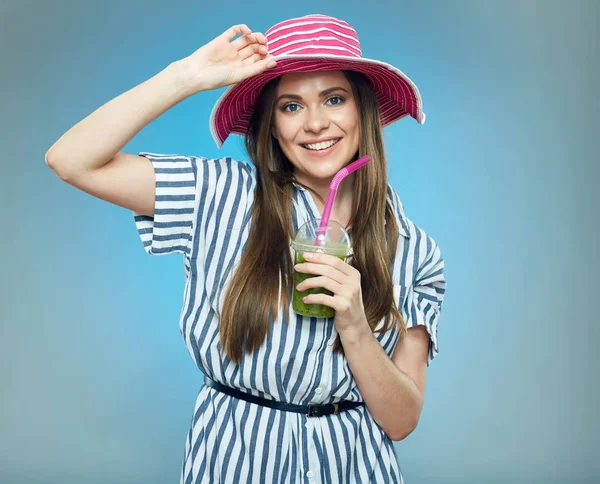 Smiling woman holding detox drink. — Stock Photo, Image