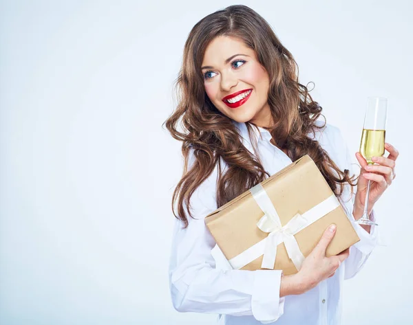 Happy woman holding gift box. Champagne drink. — Stock Photo, Image