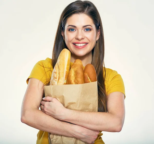 Lachende vrouw met brood. Geïsoleerde studio — Stockfoto