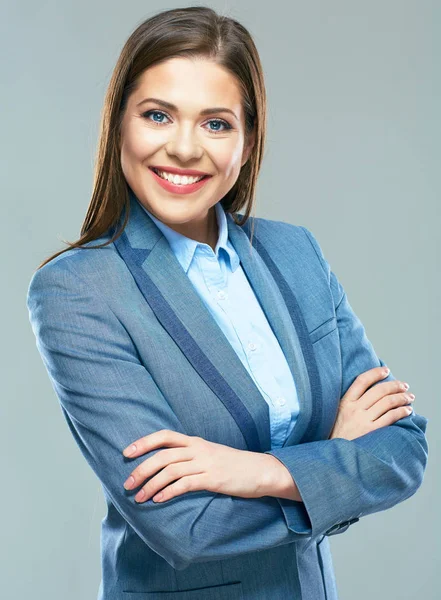 Portrait souriant de femme d'affaires. Jeune modèle féminin avec une longue h — Photo