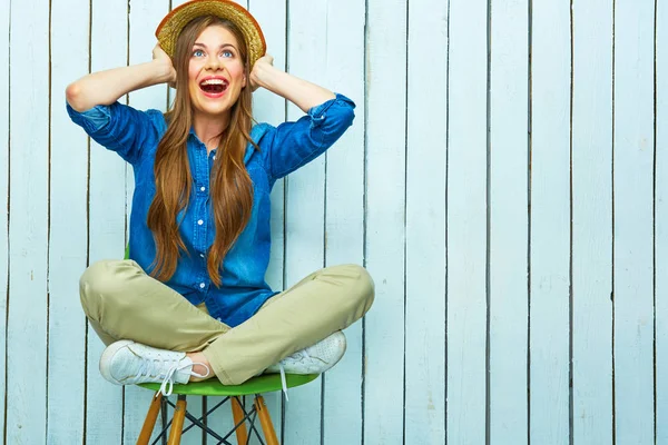 Hipster style woman portrait. Happy young woman smile. — Stock Photo, Image