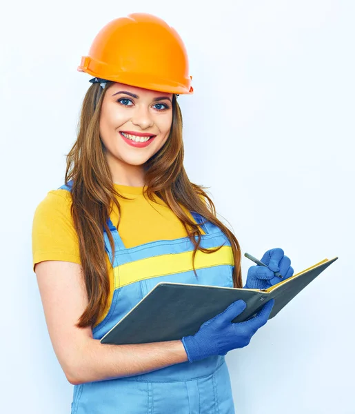 Інженер-жінка посміхається, тримає бізнес-папір. Будівельник однорідна бухта — стокове фото