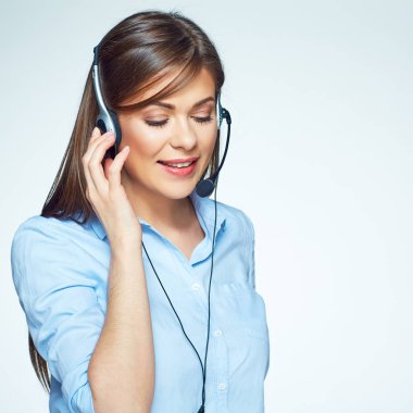 Gülümseyen çağrı merkezi operatörü. İş kadını.